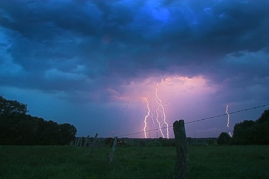 Blue Clouds With Lightnings, Flash, Thunderstorm, Twilight, - Lightning - HD Wallpaper 