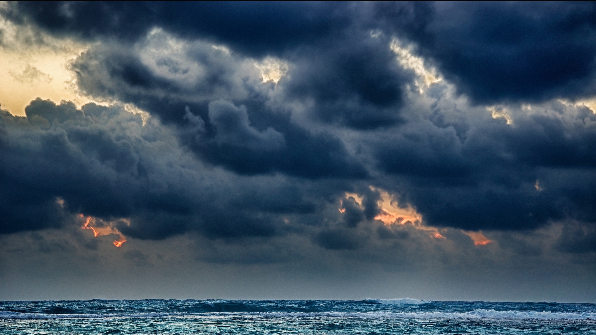 Wallpaper Clouds, Sea, Storm, Gloomy, Heavy, Elements - Stormy Clouds Over Sea - HD Wallpaper 