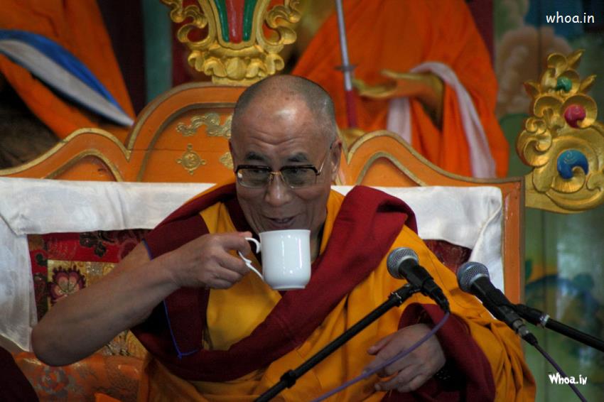 Dalai Lama With Cup Of Tea Hd Wallpaper - Religion - HD Wallpaper 