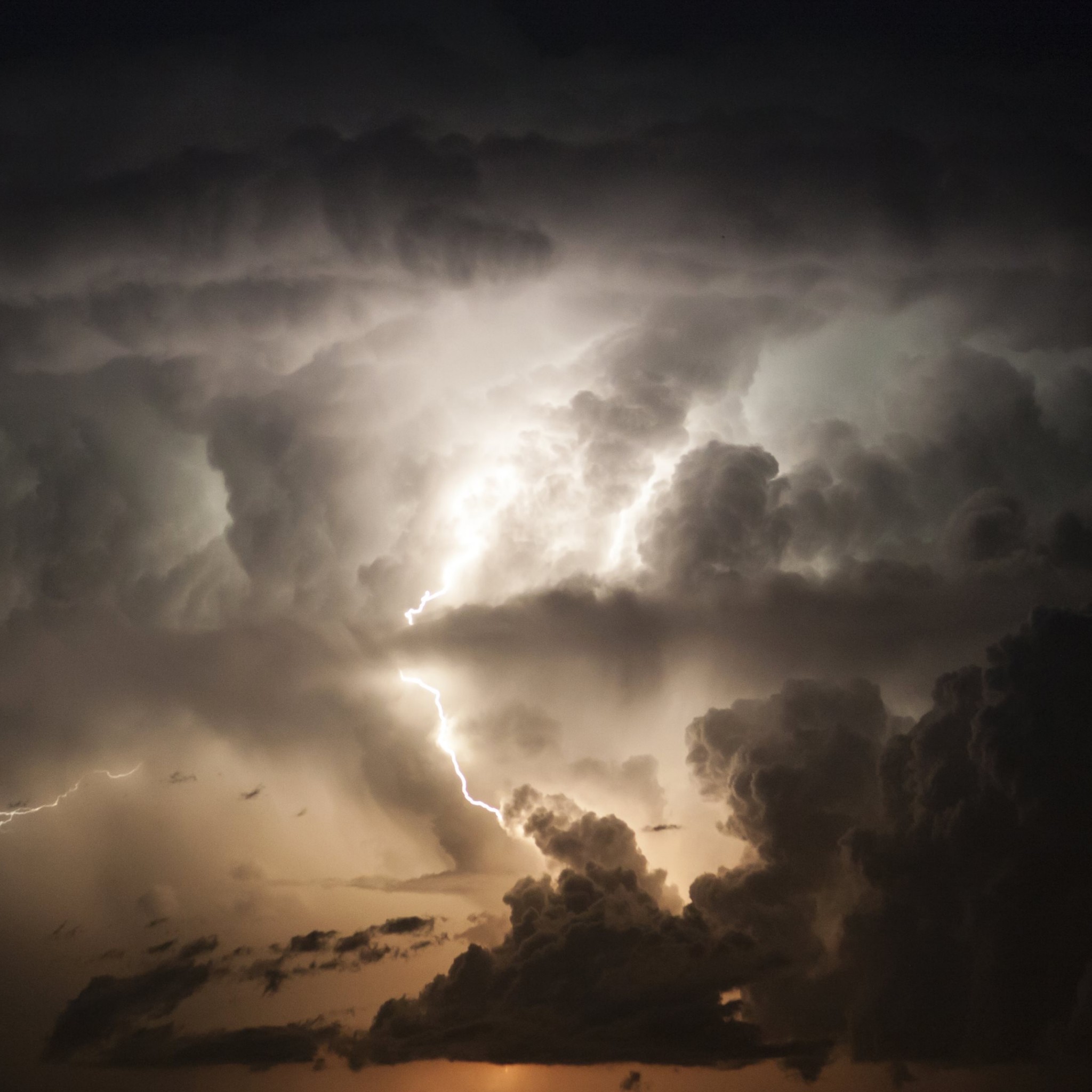 Download Storm Clouds 2048 X 2048 Wallpapers - Thunderstorm - HD Wallpaper 