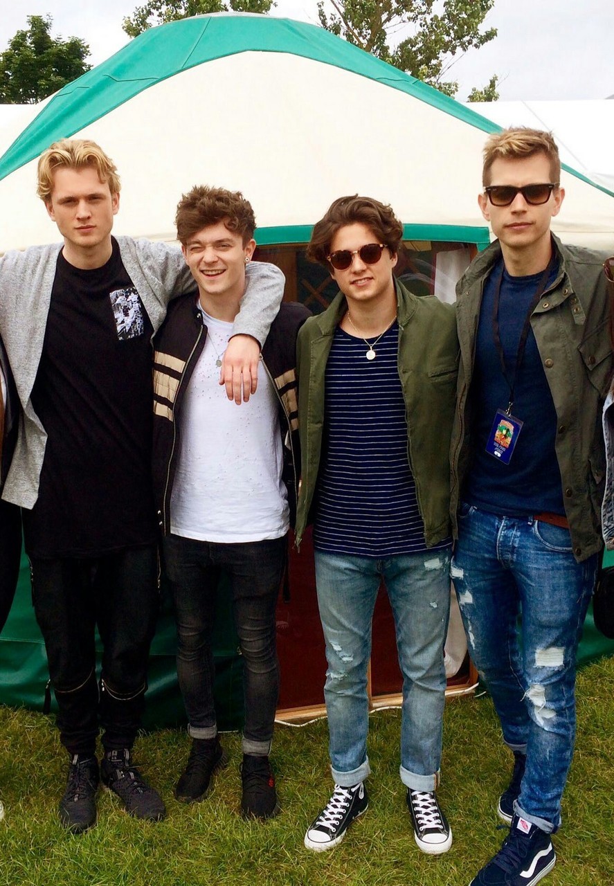 Wallpaper, Brad Simpson, And The Vamps Image - Social Group - HD Wallpaper 