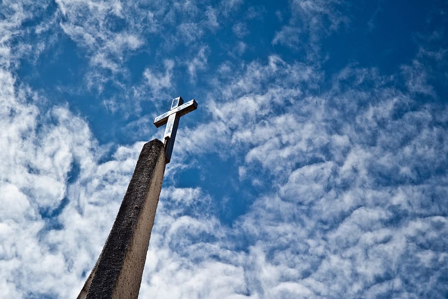Photo Of Gray Cross During Daytime, Cruz, Jesus, Sacrifice, - HD Wallpaper 