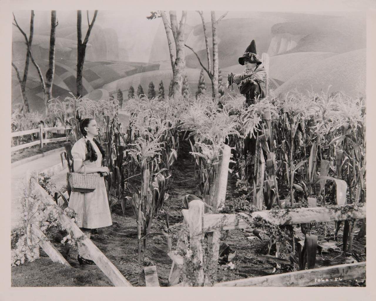 Awesome The Wizard Of Oz Free Wallpaper Id - Vintage Clothing - HD Wallpaper 