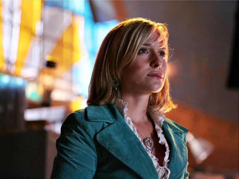Chloe Sullivan Wallpaper - Girl - HD Wallpaper 