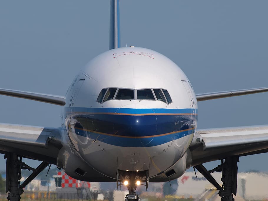 White And Blue Airliner, China Southern Airlines, Boeing - Italiani Che Scappano All Estero - HD Wallpaper 