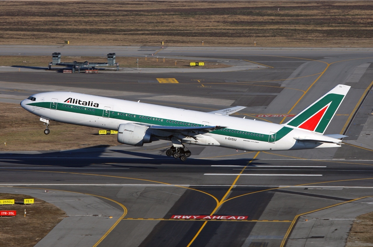 Alitalia Boeing 777-200 - Alitalia 777 200 - HD Wallpaper 