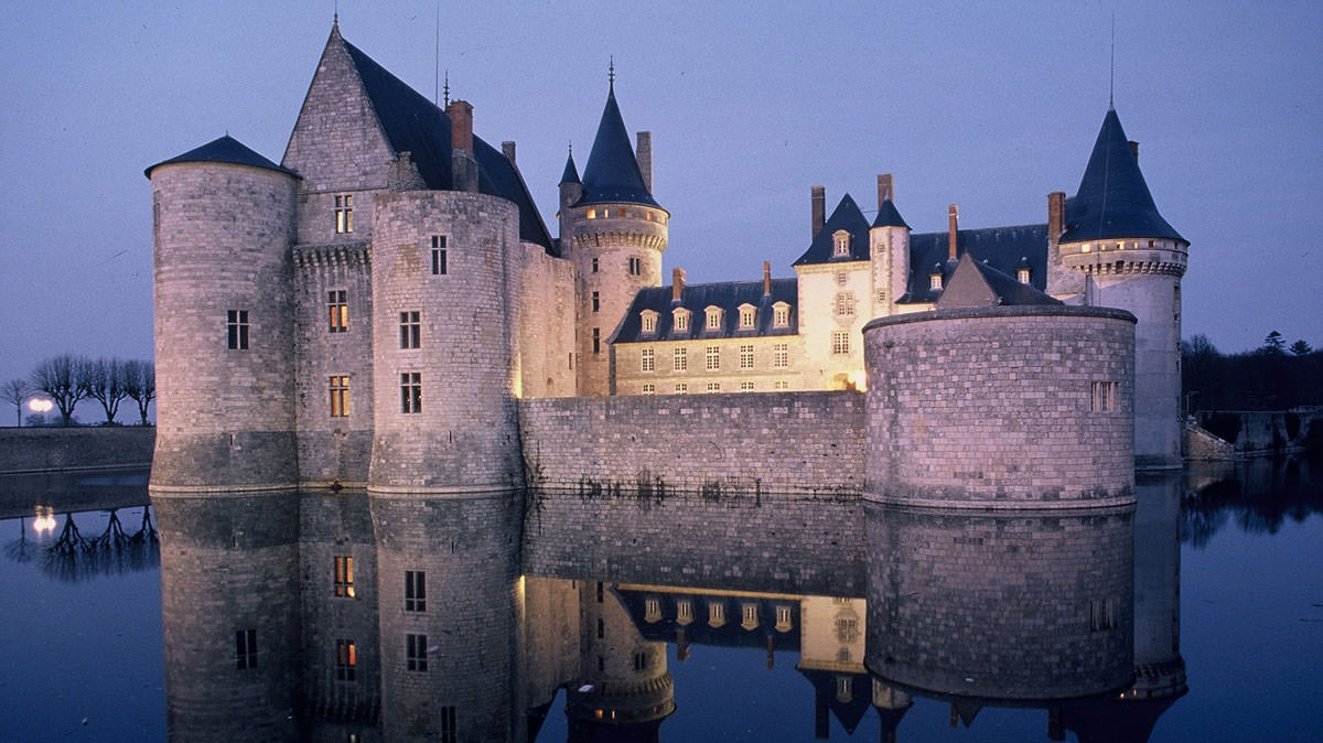 Château De Sully-sur-loire - HD Wallpaper 