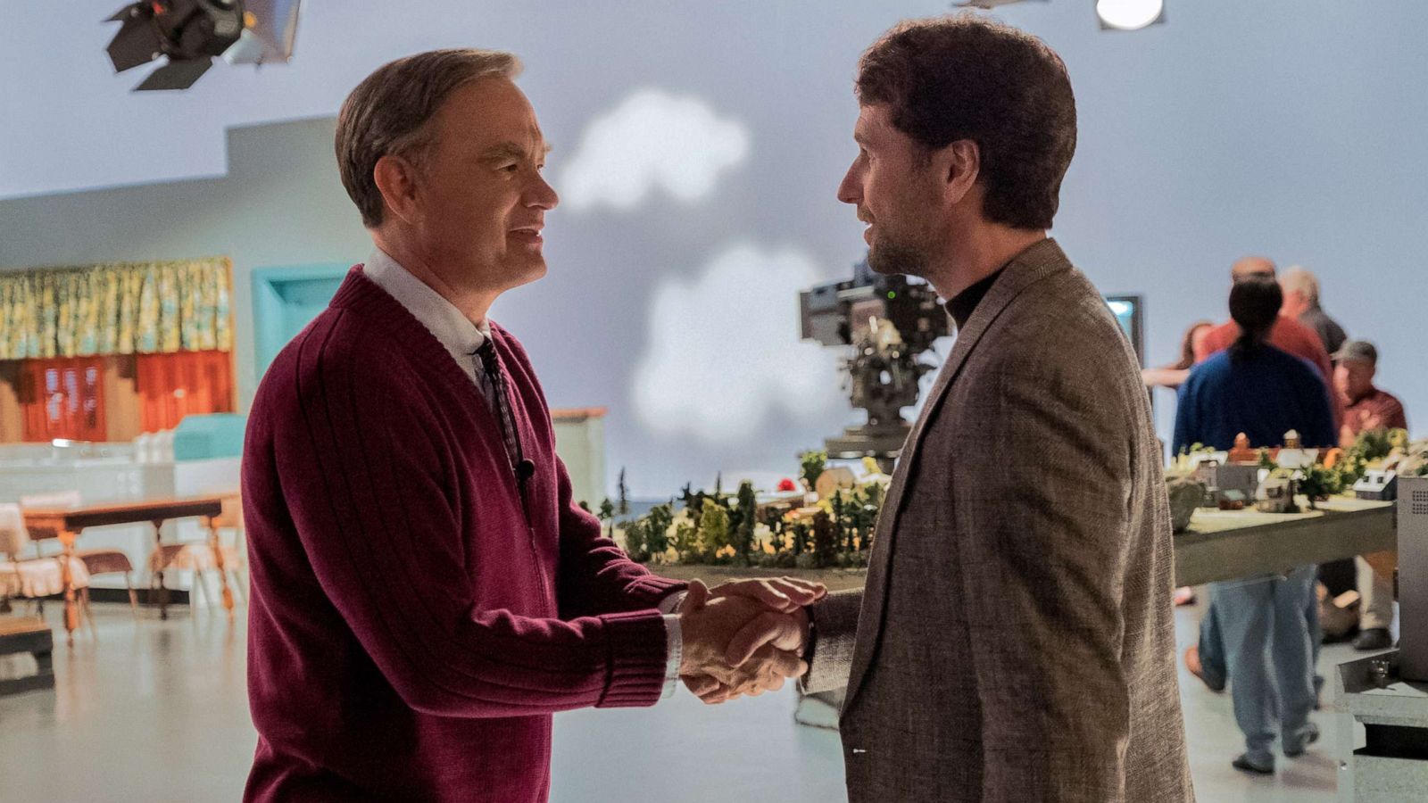 Tom Hanks Film A Beautiful Day - HD Wallpaper 