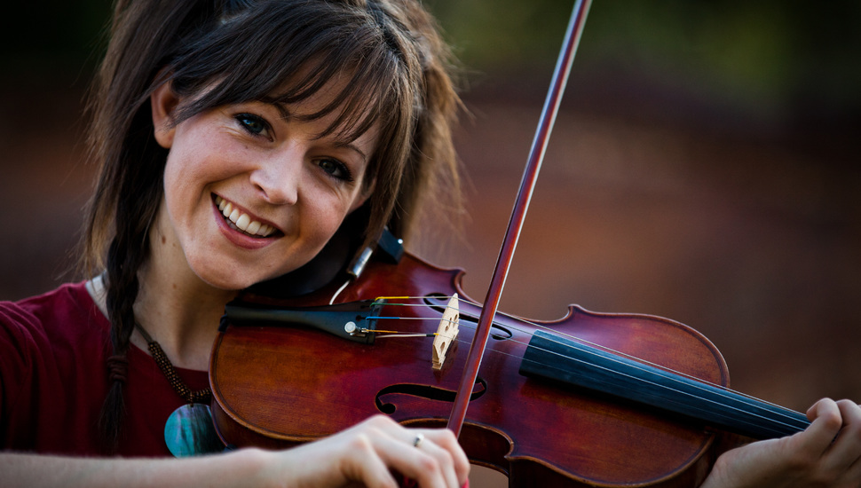 Violin, Violin, Beauty, Lindsey Stirling, Lindsey Stirling - Lindsey Stirling Picture With Violin - HD Wallpaper 