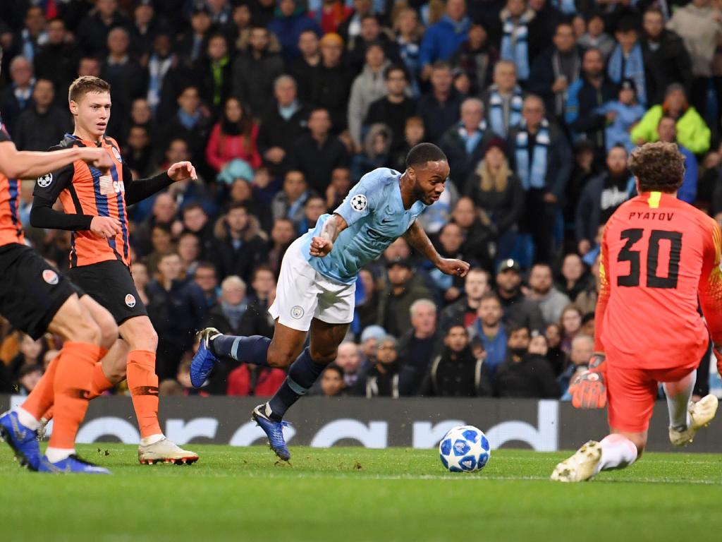 Raheem Sterling Takes His Embarrassing Tumble To Win - Sterling Vs Shakhtar - HD Wallpaper 