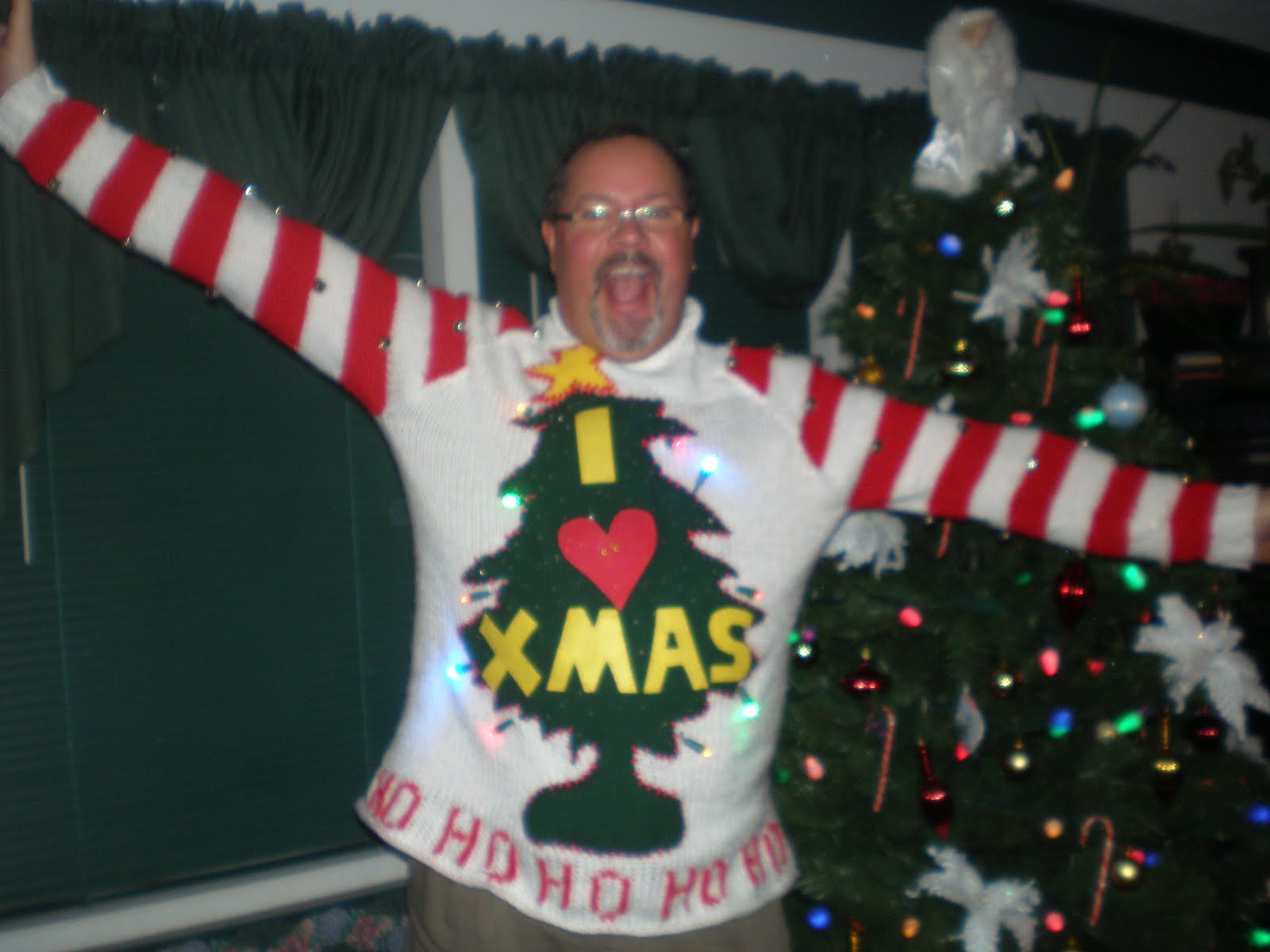 Images Of Ugly Christmas Sweaters - Christmas Jumper From The Grinch - HD Wallpaper 