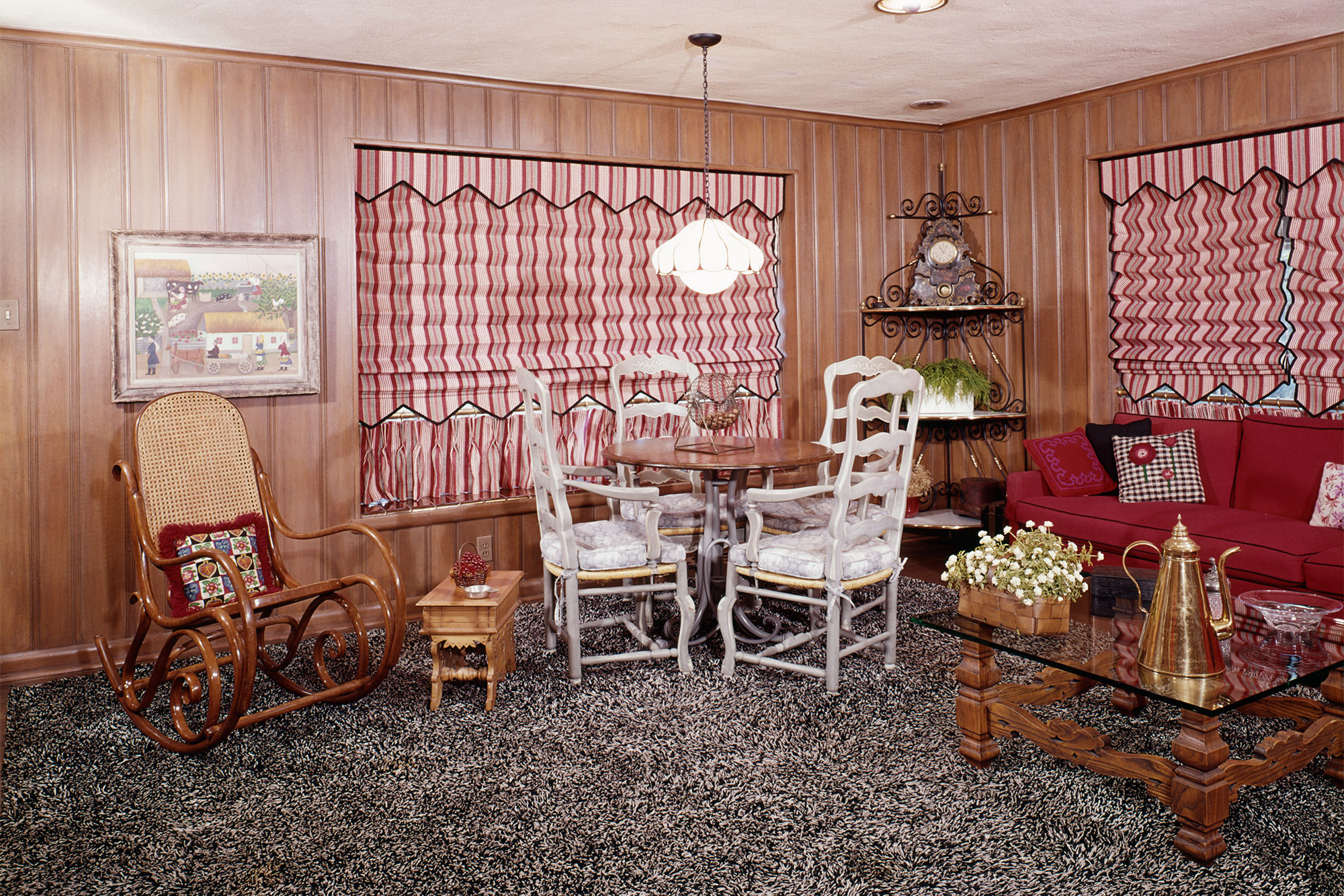 Tacky Living Room Decor - HD Wallpaper 