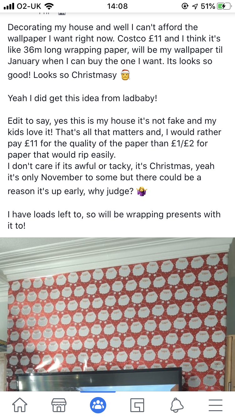 Christmas Wrapping Paper On Walls - HD Wallpaper 