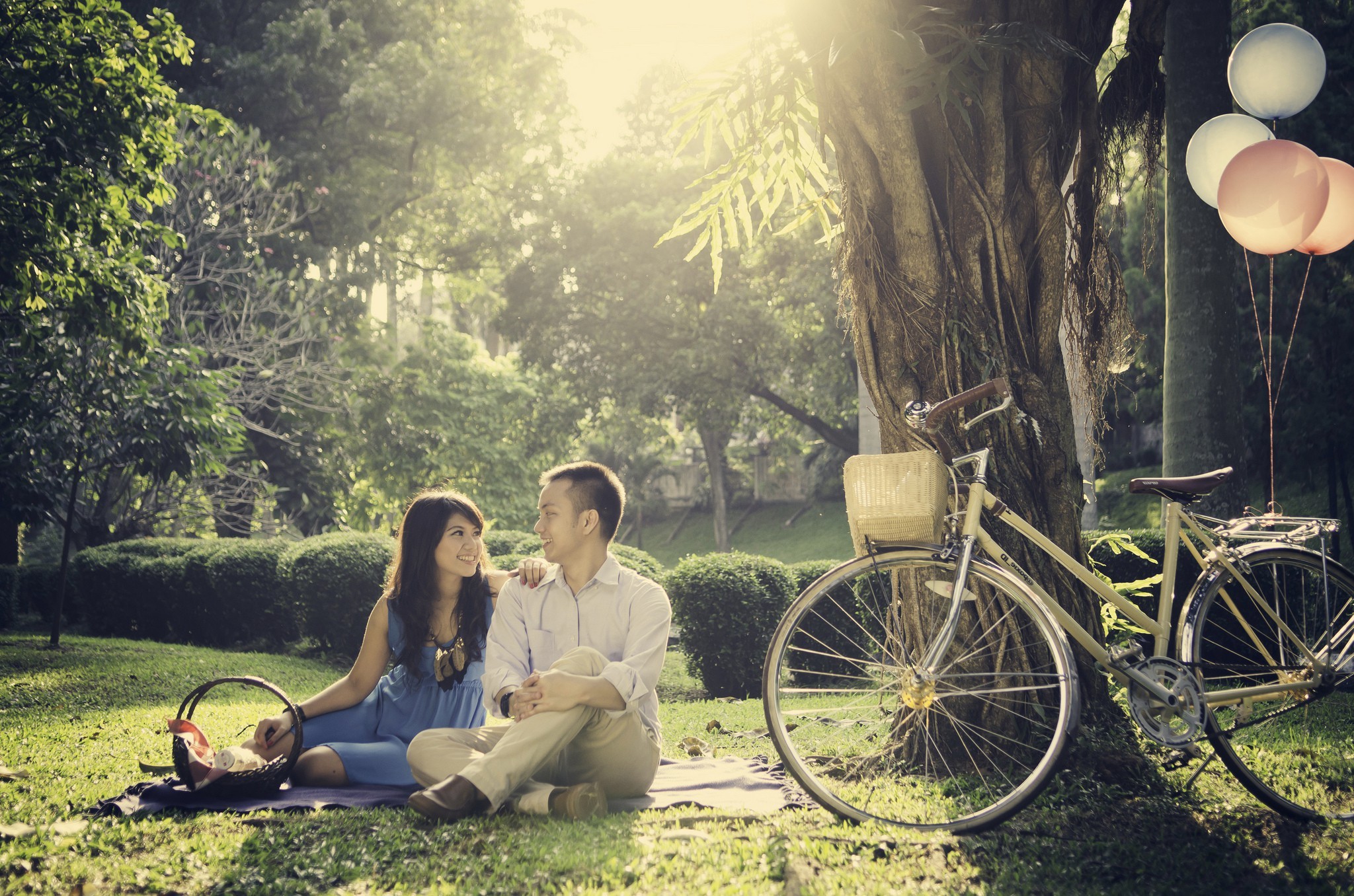 Boy Girl Love Couple Cycle Data Src Boy And Girl - Girl And Boy Pic With  Cycle - 2048x1356 Wallpaper 