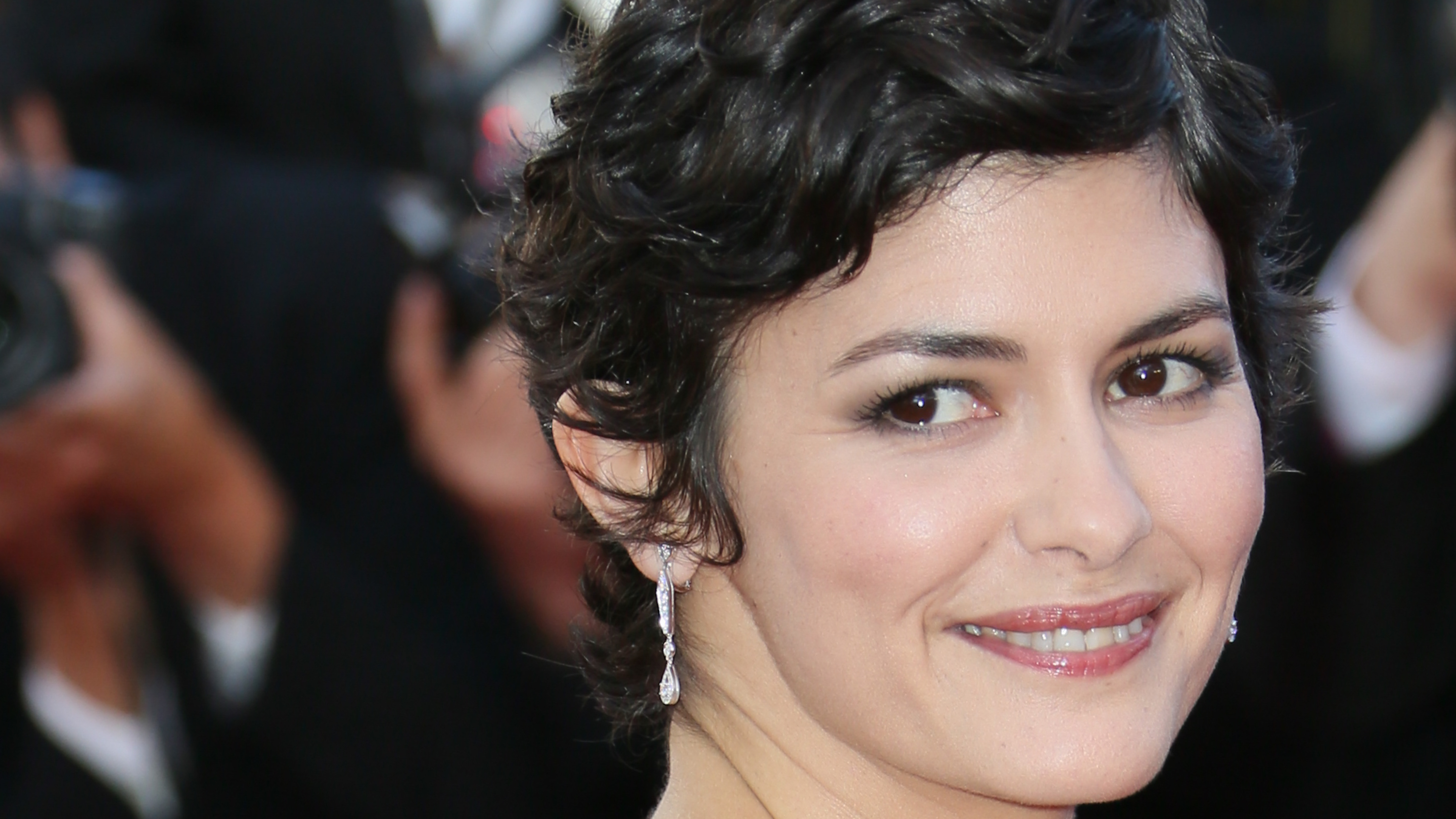 Audrey Tautou Alia Bhatt - HD Wallpaper 