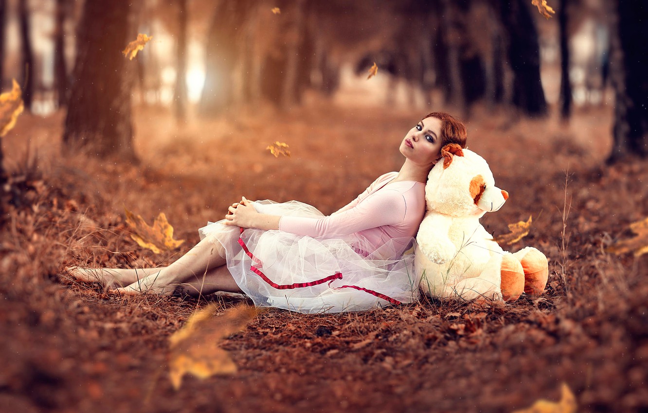 Photo Wallpaper Autumn, Leaves, Girl, Bear, Alessandro - Alessandro Di Cicco Photographer - HD Wallpaper 