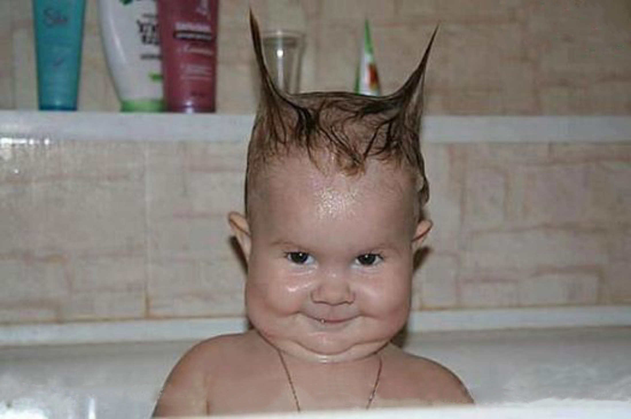 Funny Baby Hair Style During Bath Wallpaper - I M Batman Baby Meme - HD Wallpaper 