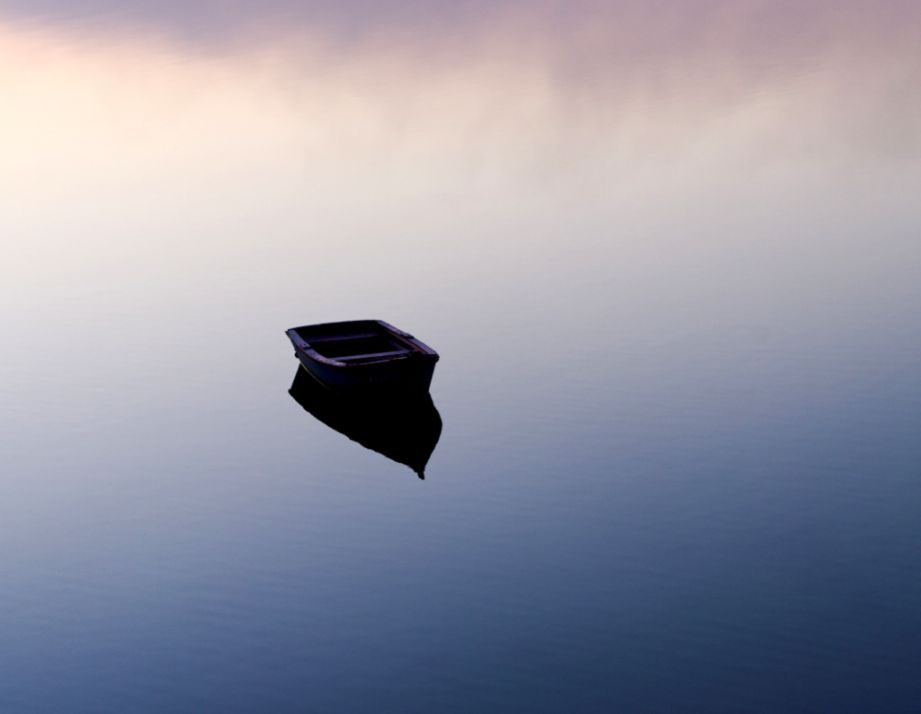 Weekly Wallpaper Make Your Desktop Meditate With These - Boat In Calm Water - HD Wallpaper 