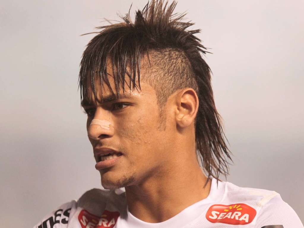 Neymar Hair Shaved On The Side And Long In The Center - Neymar Hairstyle Santos - HD Wallpaper 