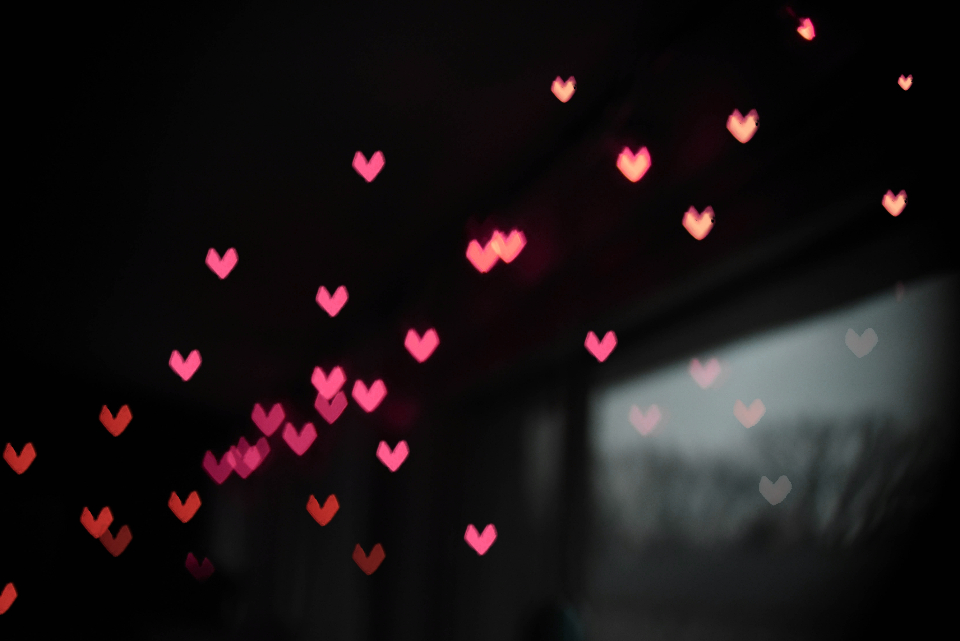 Love Valentine S Day Valentine Valentine S Flowers - Black Wallpaper With Heart - HD Wallpaper 
