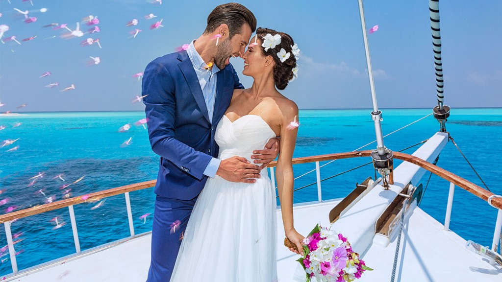 Yacht Pre Wedding Shoot - HD Wallpaper 