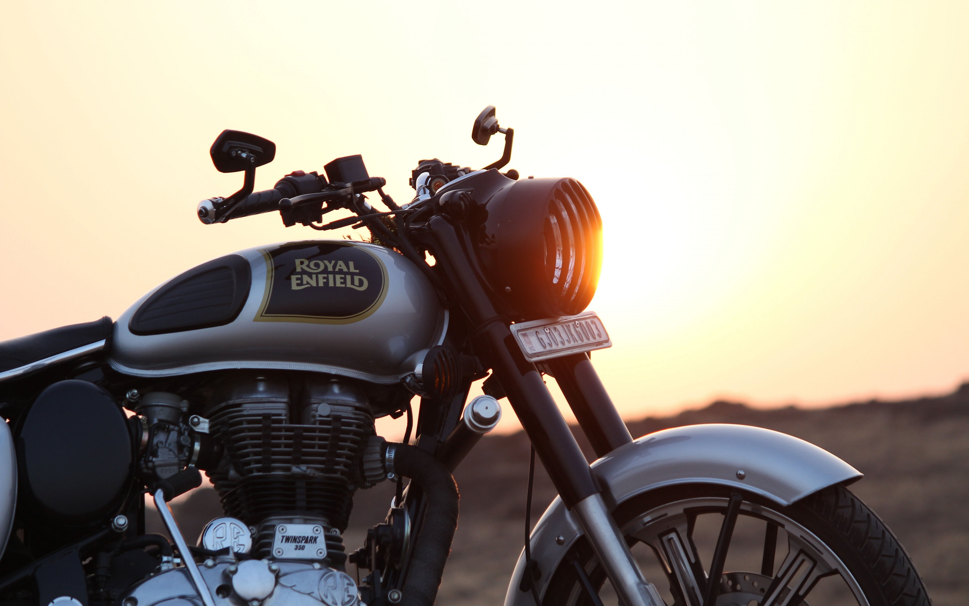 Royal Enfield, Motorcycle, Wallpaper - Royal Enfield Photos Hd - HD Wallpaper 