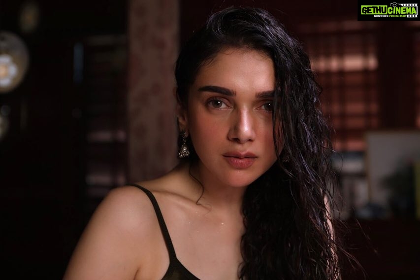 Aditi Rao Hydari - Aditi Rao Hydari In Chekka Chivantha Vaanam - HD Wallpaper 