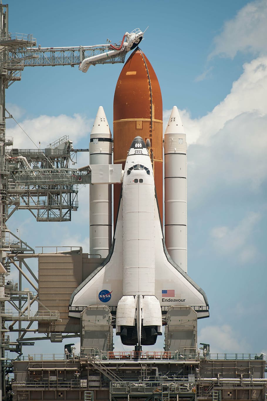 Brown And White Space Rocket Near White Clouds, Space - Space Shuttle - HD Wallpaper 