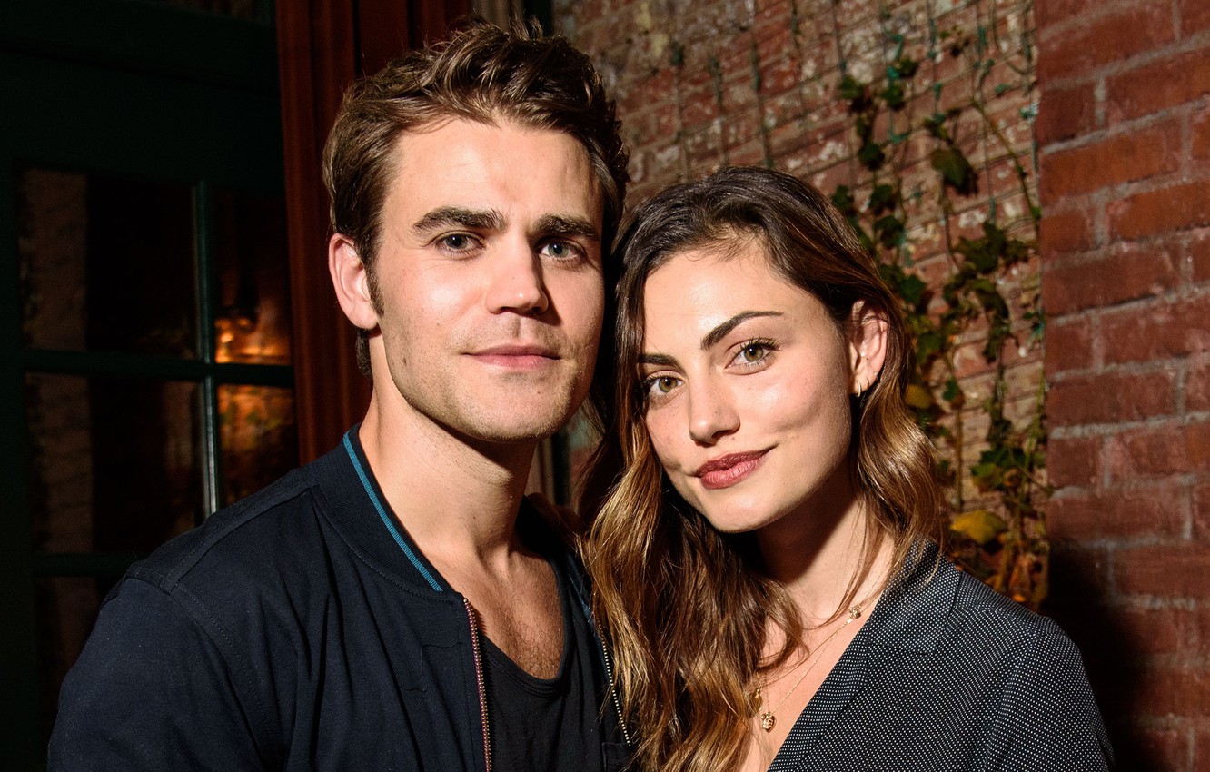 Photo Wallpaper Girl, Smile, Male, Paul Wesley, Phoebe - Phoebe Tonkin And Paul Wesley - HD Wallpaper 