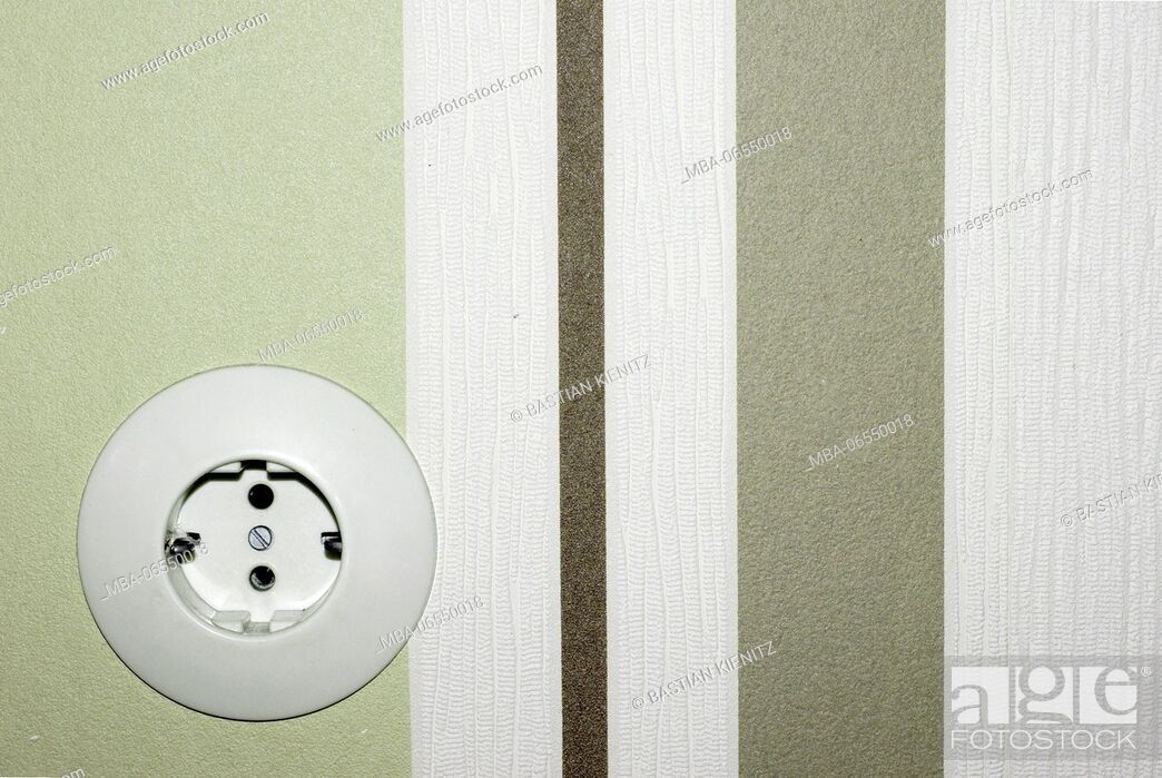 The Front View Of An Old Socket In Front Of A Strikingly - Wallpaper - HD Wallpaper 