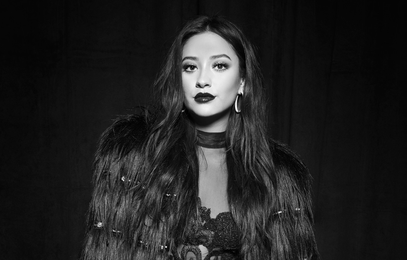 Photo Wallpaper Actress, Black And White, Shay Mitchell - Shay Mitchell Black And White - HD Wallpaper 