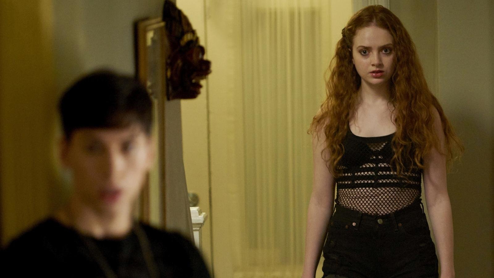 Best Orphan Black Wallpaper Id - Tatiana Maslany Stockings - HD Wallpaper 