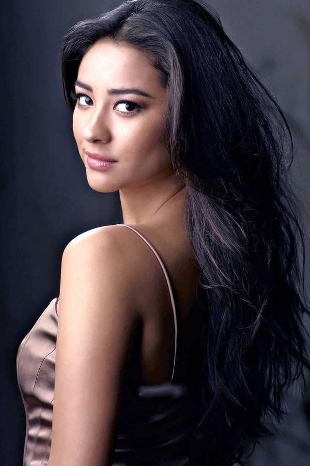 Shay Mitchell Wallpaper Iphone - HD Wallpaper 