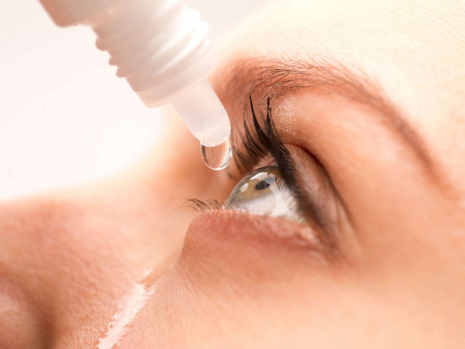 Eye Drops In Eye - HD Wallpaper 