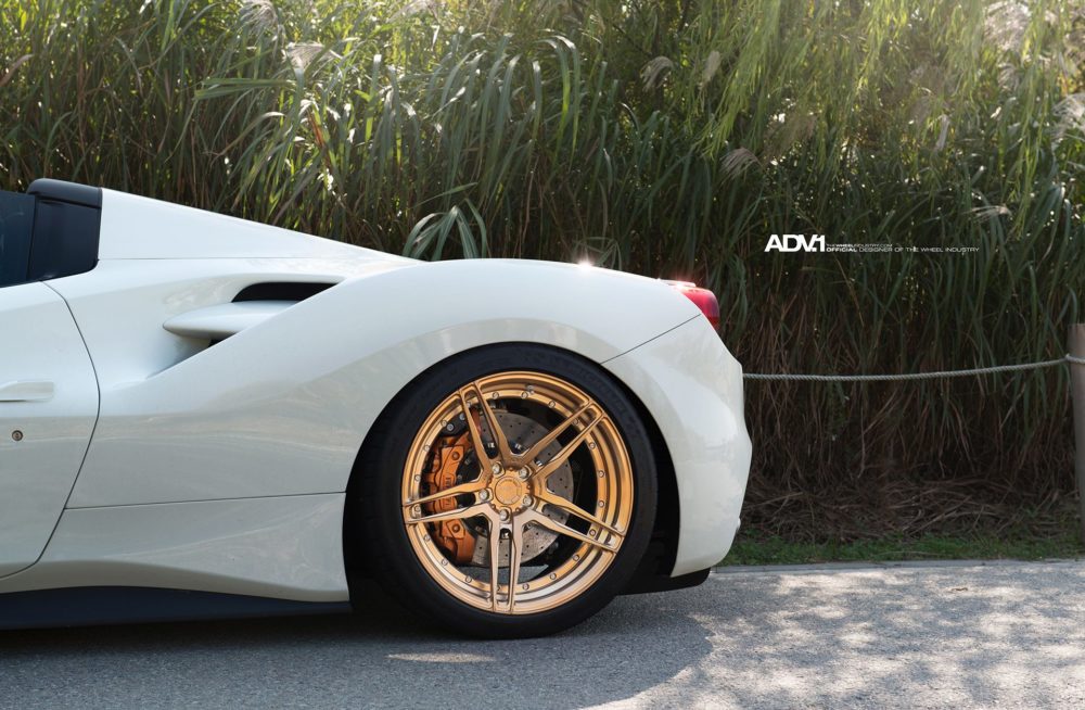 White Ferrari 488 With Gold Rims - HD Wallpaper 