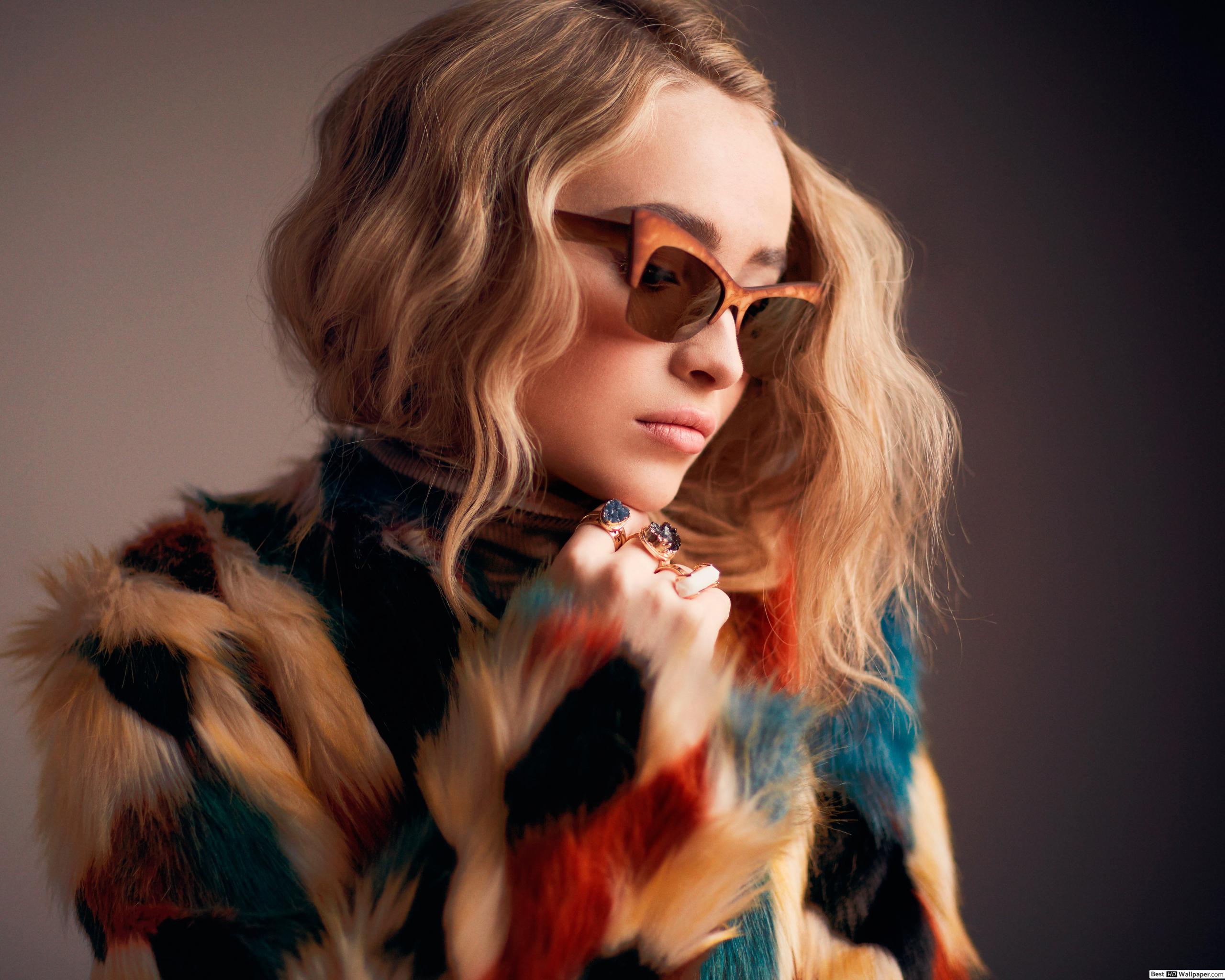 Sabrina Carpenter Wearing Sunglasses - HD Wallpaper 