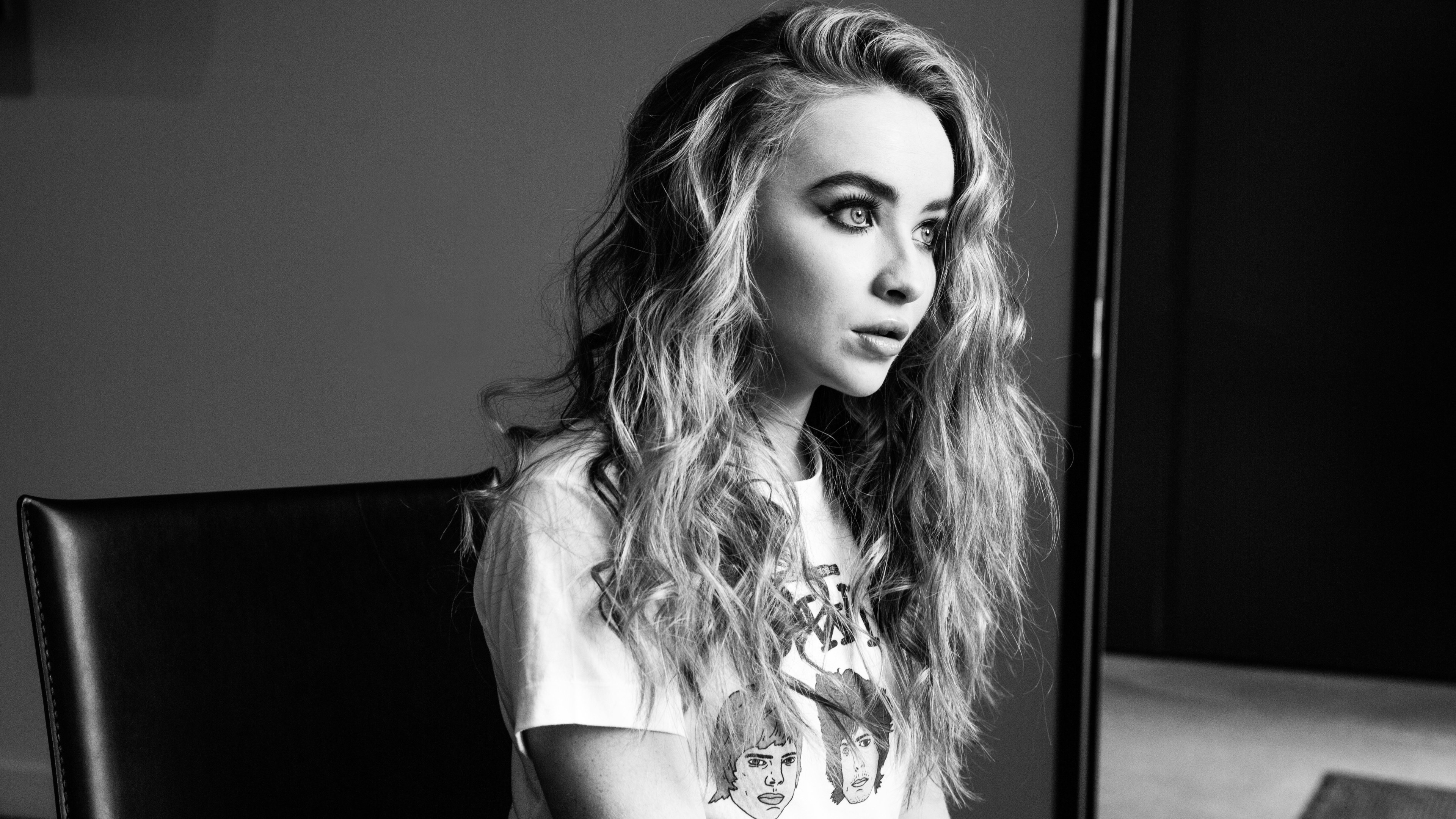 Sabrina Carpenter Monochrome 4k - Sabrina Carpenter - HD Wallpaper 