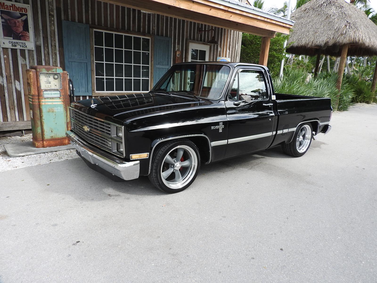Black C10 - HD Wallpaper 