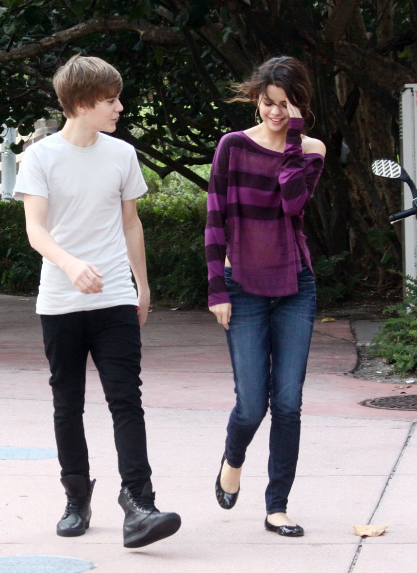 Justin Bieber Tight Jeans - HD Wallpaper 