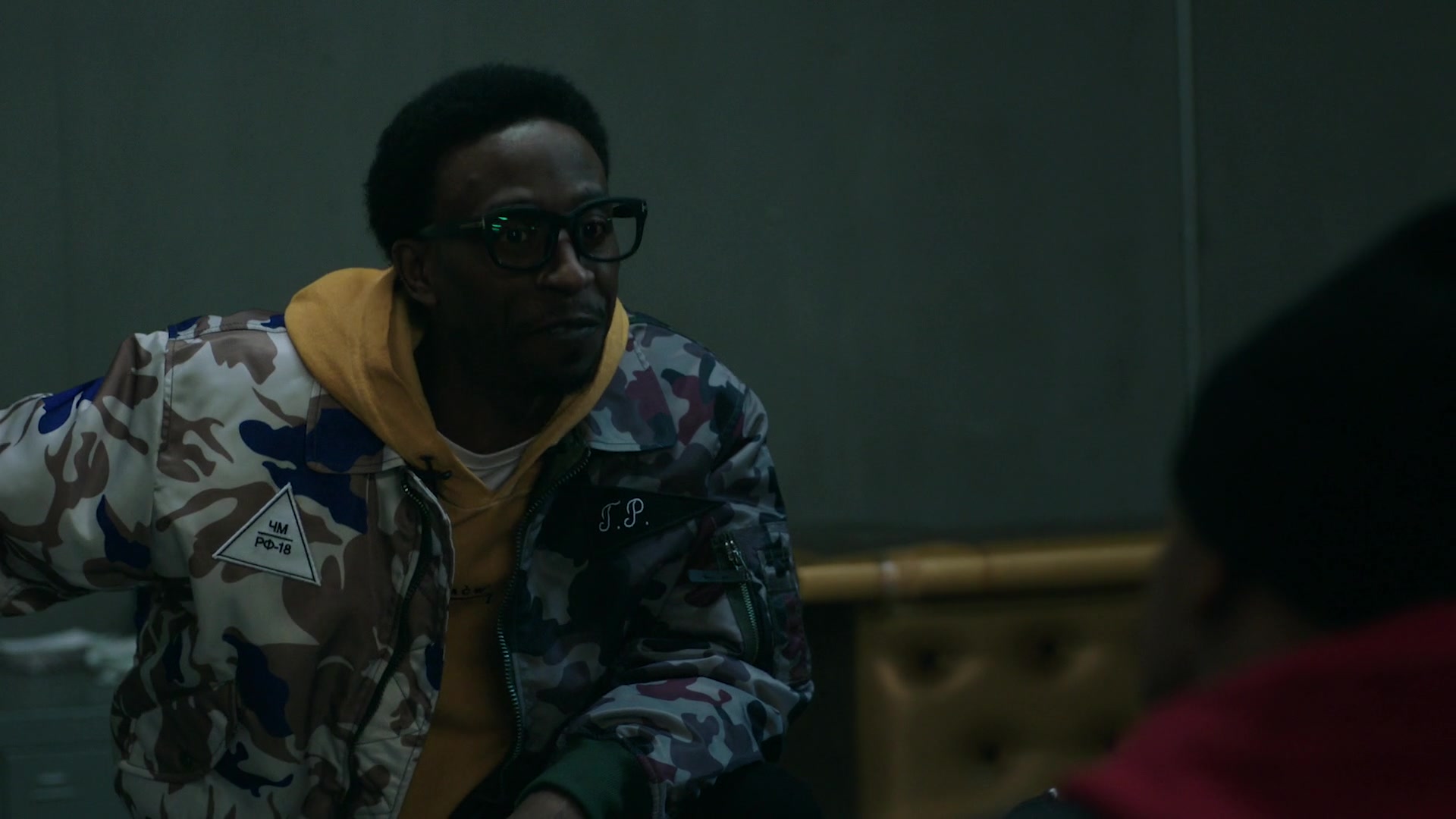 Sitting - HD Wallpaper 