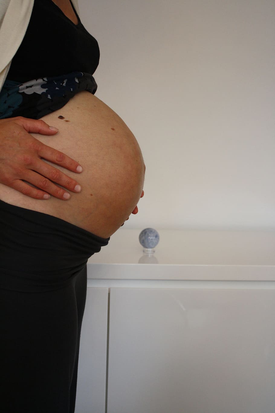 Pregnant, Belly, Mama, One Person, Human Abdomen, Women, - Girl - HD Wallpaper 