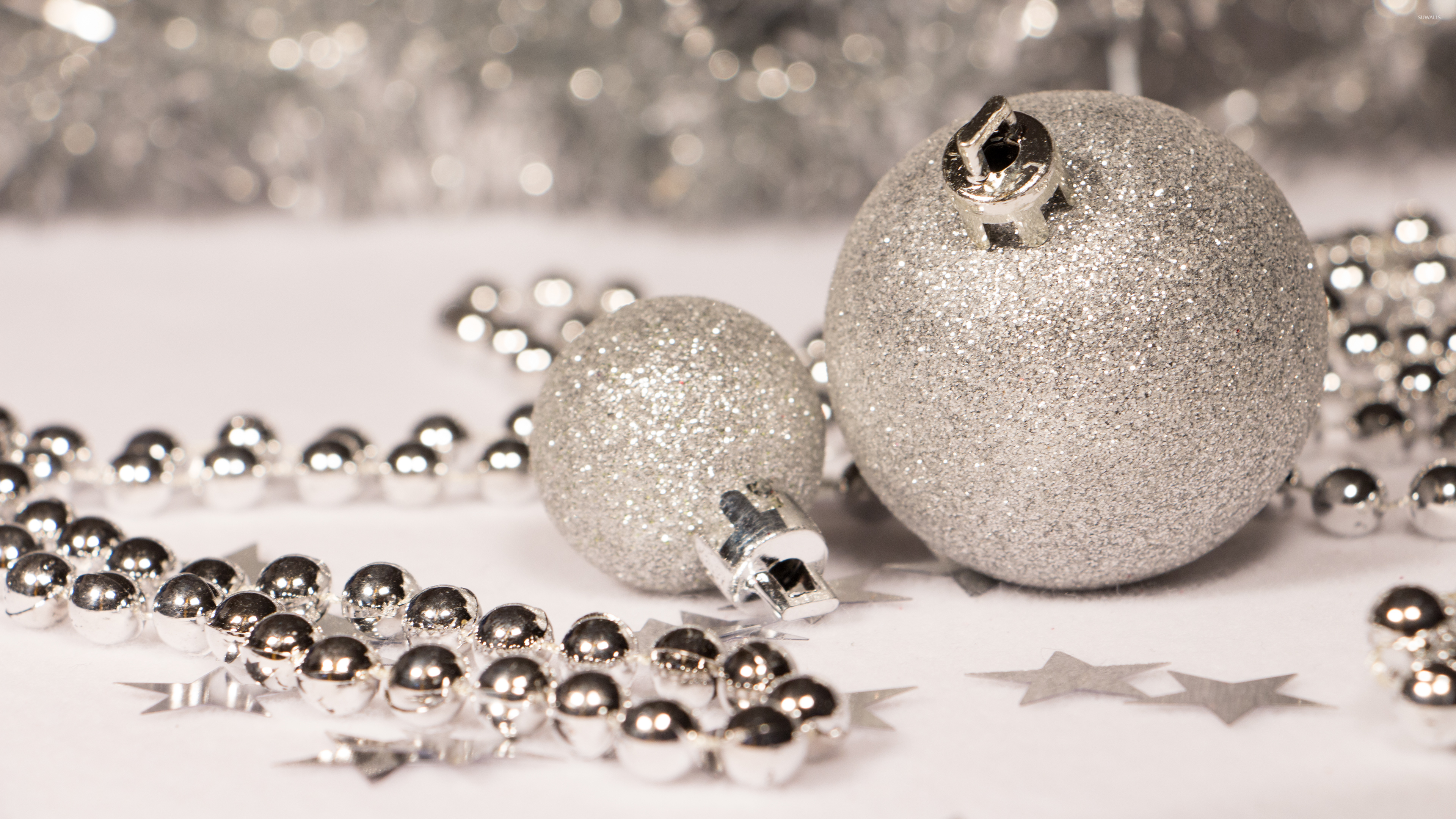 Christmas Baubles Silver - HD Wallpaper 
