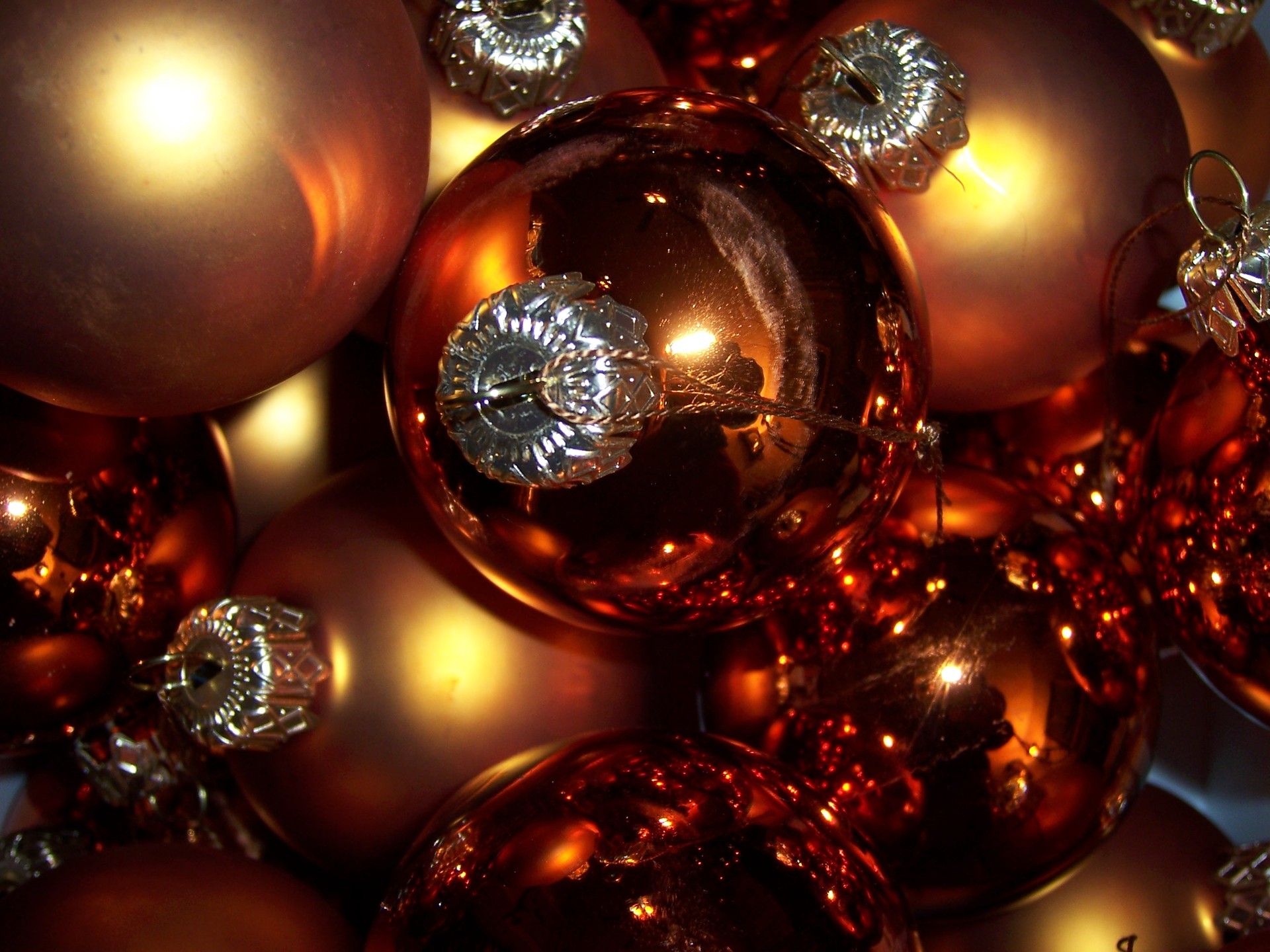 Xmas Tree Ornaments - Christmas Tree Ornaments - HD Wallpaper 