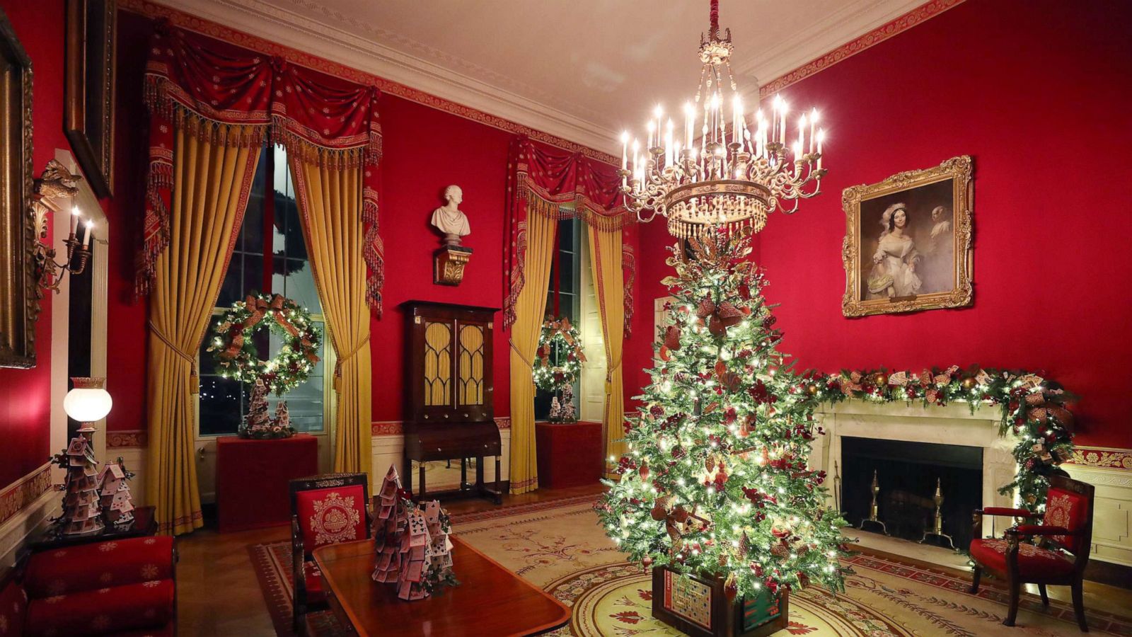 White House Christmas Decorations 2019 - HD Wallpaper 