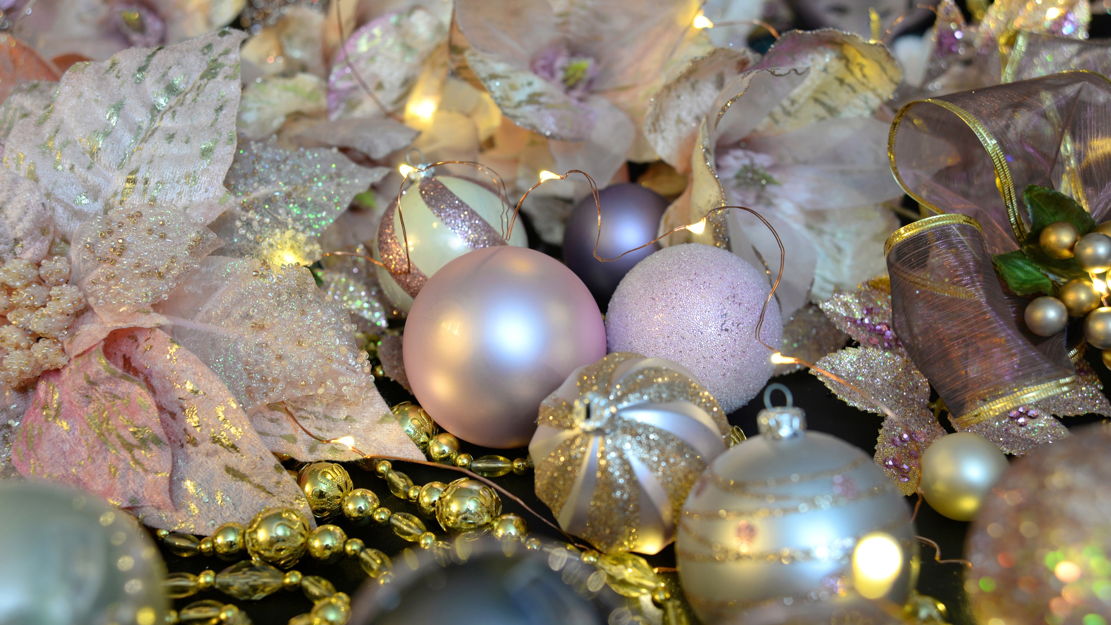 Wallpaper Christmas Decorations, Balls - Christmas Decorations - HD Wallpaper 