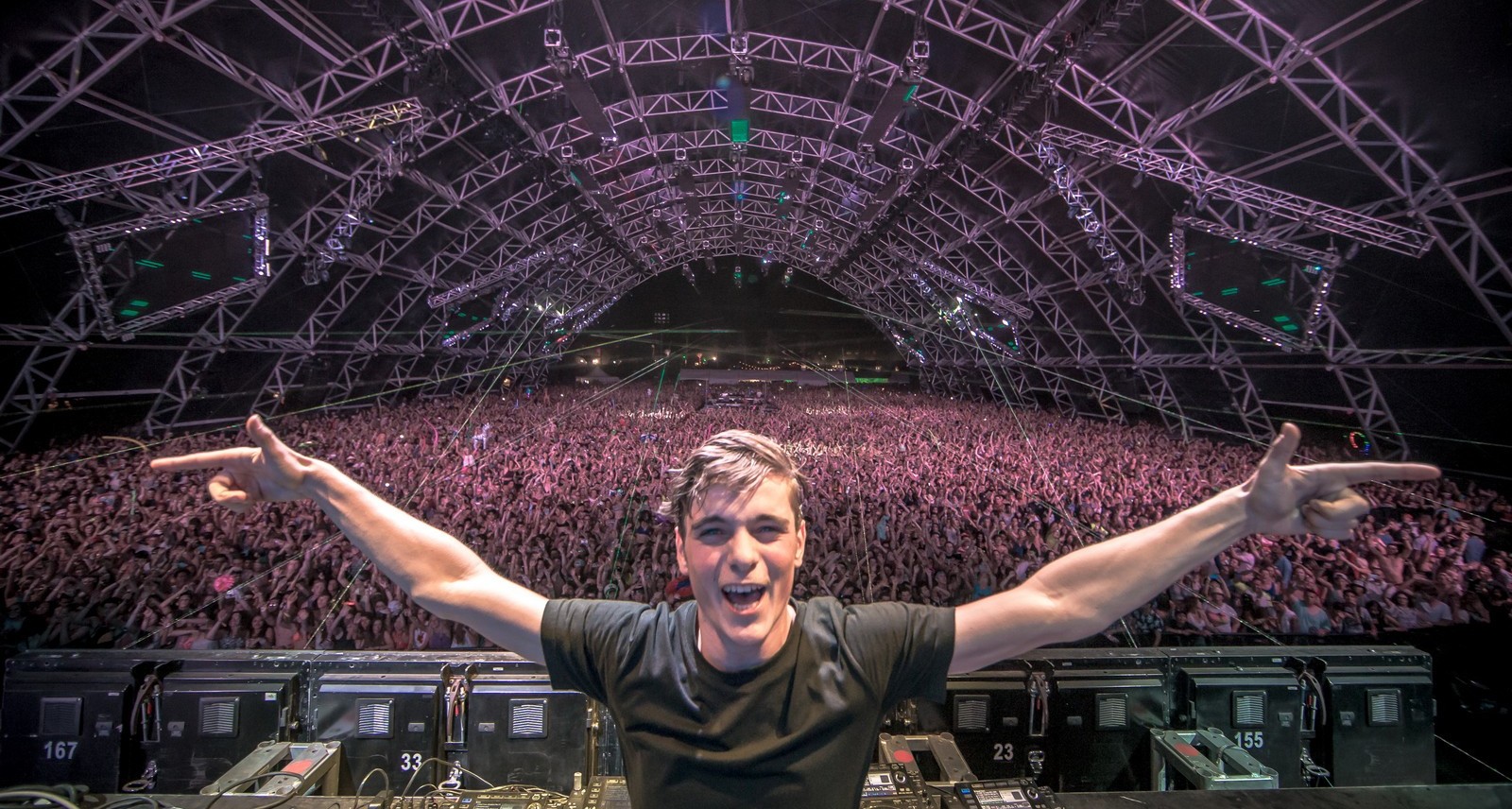 Martin Garrix Coachella 2017 - HD Wallpaper 