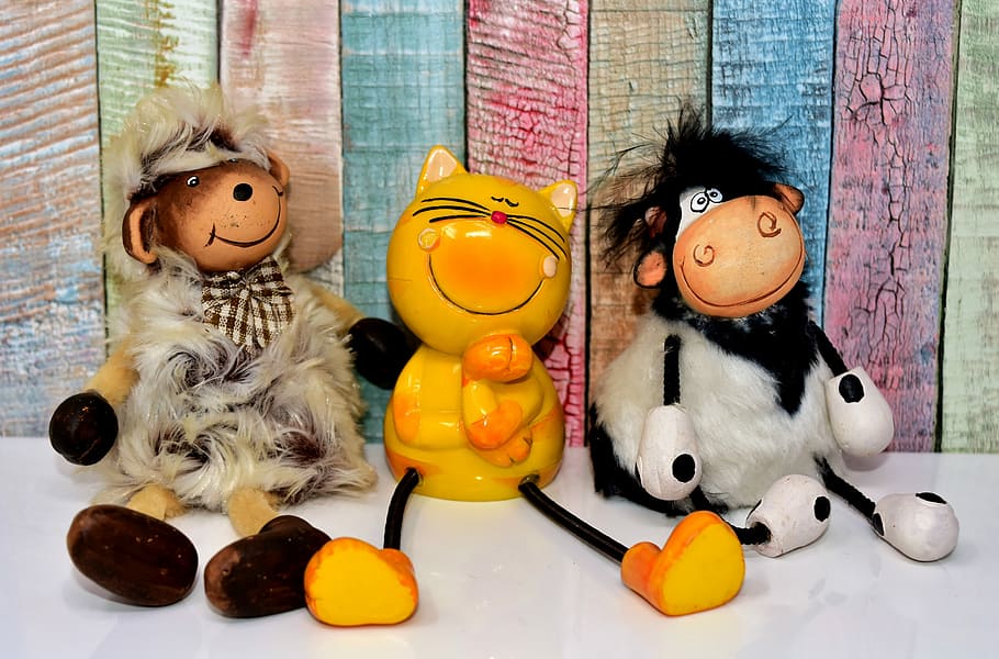 Three Assorted-color Toys On Tabletop, Friends, Figures, - Stuffed Toy - HD Wallpaper 