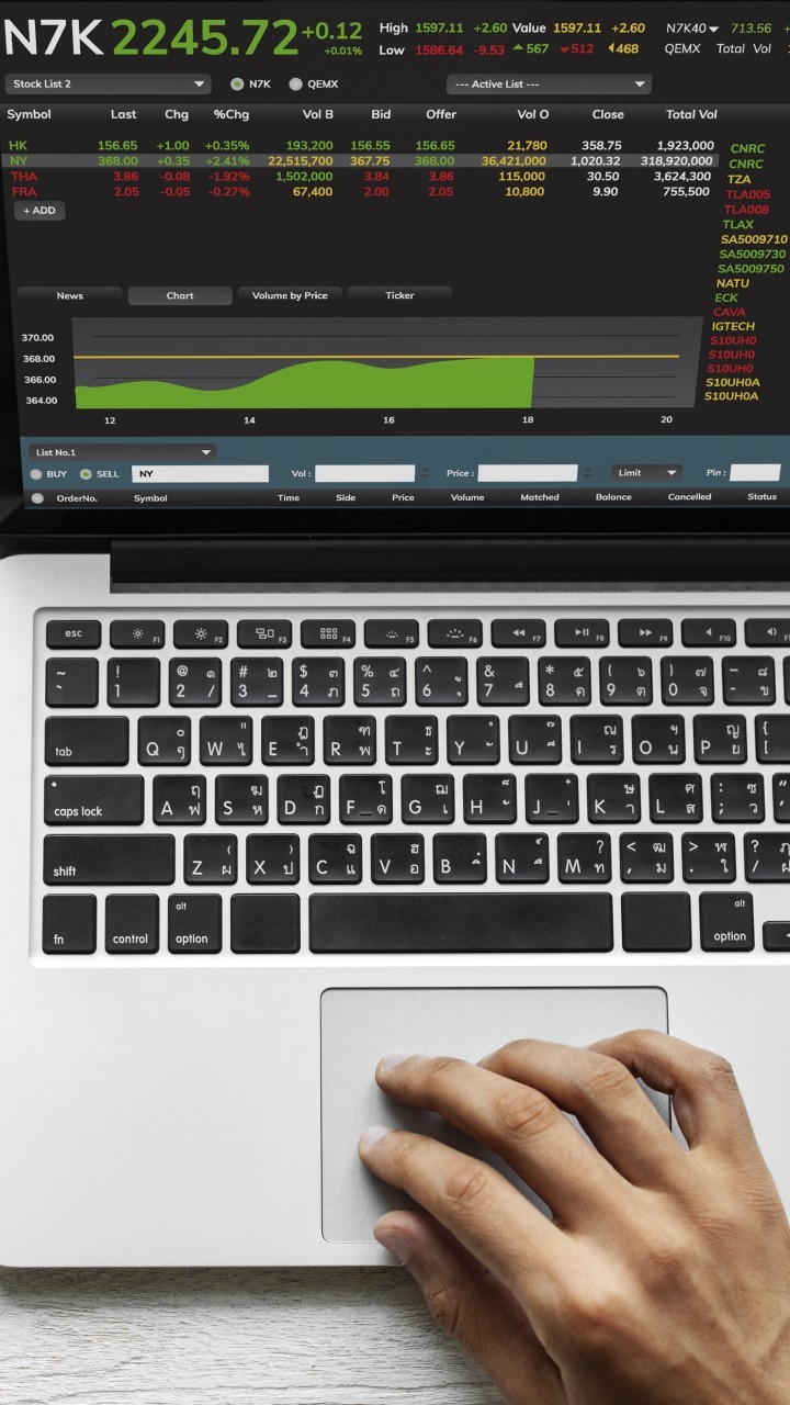 Stocks, Black Coffee, Drinks, Laptop, Notebook, Analysis, - Person Working On Laptop - HD Wallpaper 