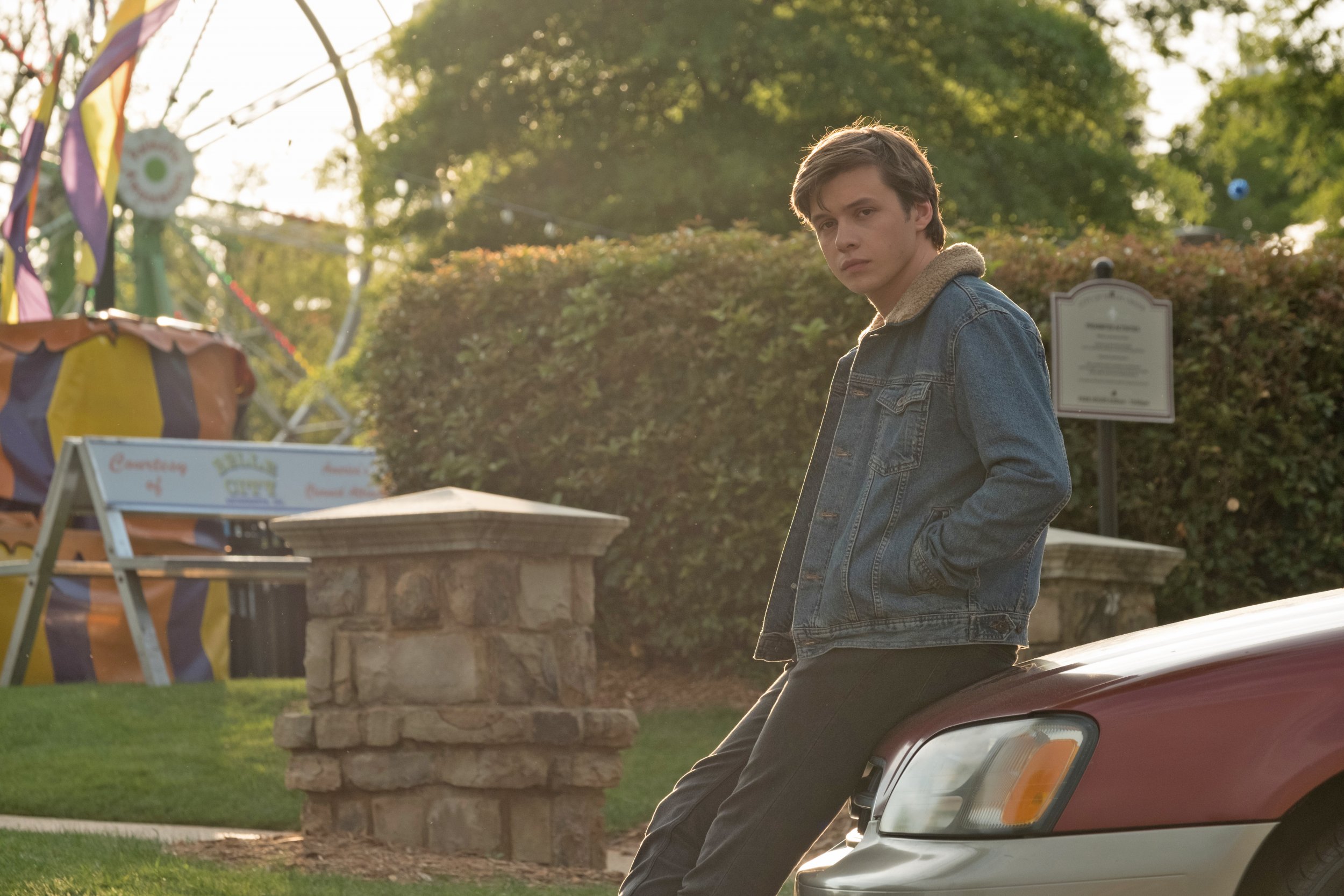 Nick Robinson - Love Simon - HD Wallpaper 