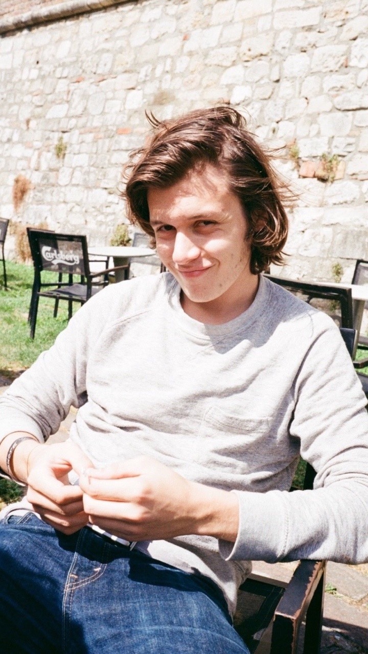 Nick Robinson With Long Hair - HD Wallpaper 